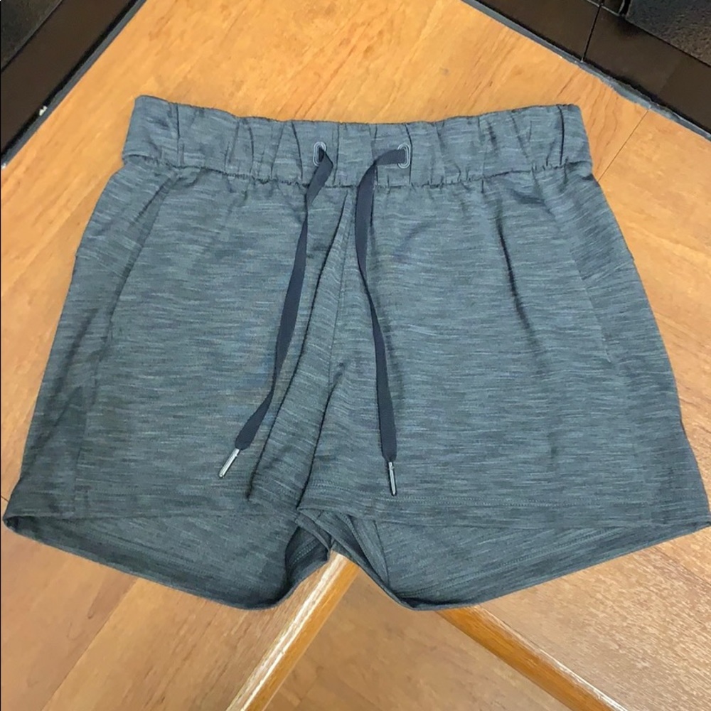 Lulu lemon On the Fly shorts